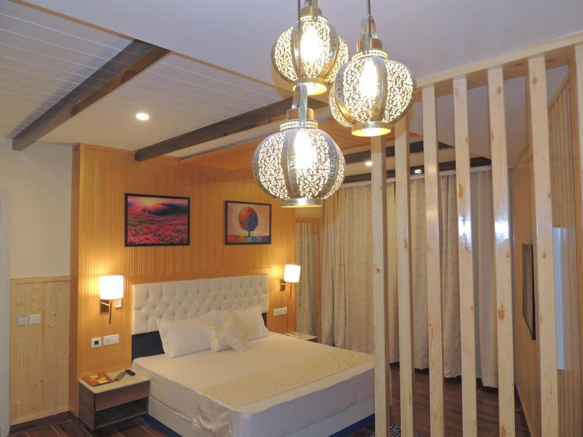 Hotel Wood Stock Luxury - A Boutique Property - Penthouse - Open Air Restaurant & Terrace Kasauli Exterior photo