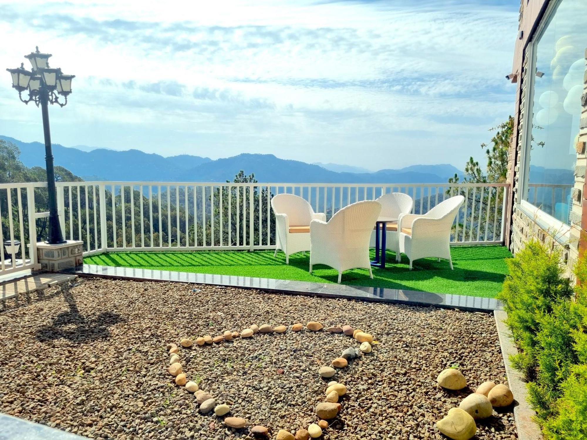 Hotel Wood Stock Luxury - A Boutique Property - Penthouse - Open Air Restaurant & Terrace Kasauli Exterior photo