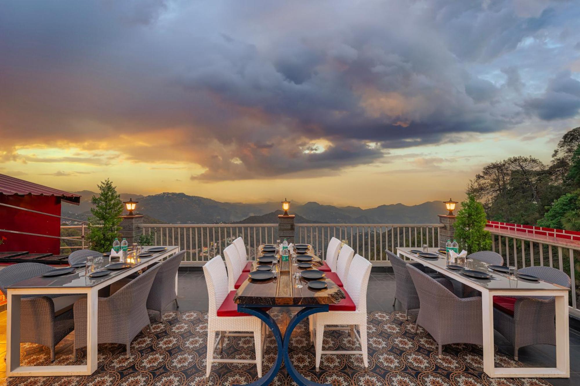 Hotel Wood Stock Luxury - A Boutique Property - Penthouse - Open Air Restaurant & Terrace Kasauli Exterior photo