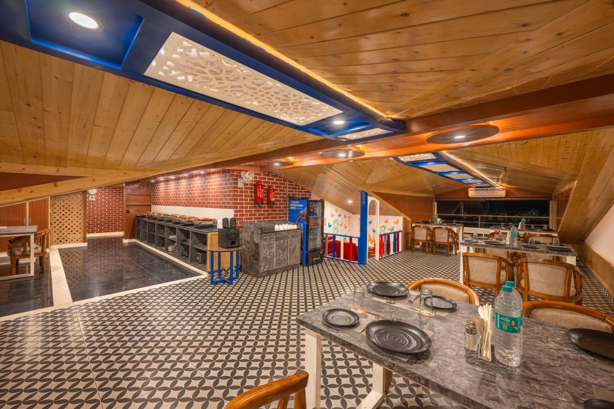 Hotel Wood Stock Luxury - A Boutique Property - Penthouse - Open Air Restaurant & Terrace Kasauli Exterior photo