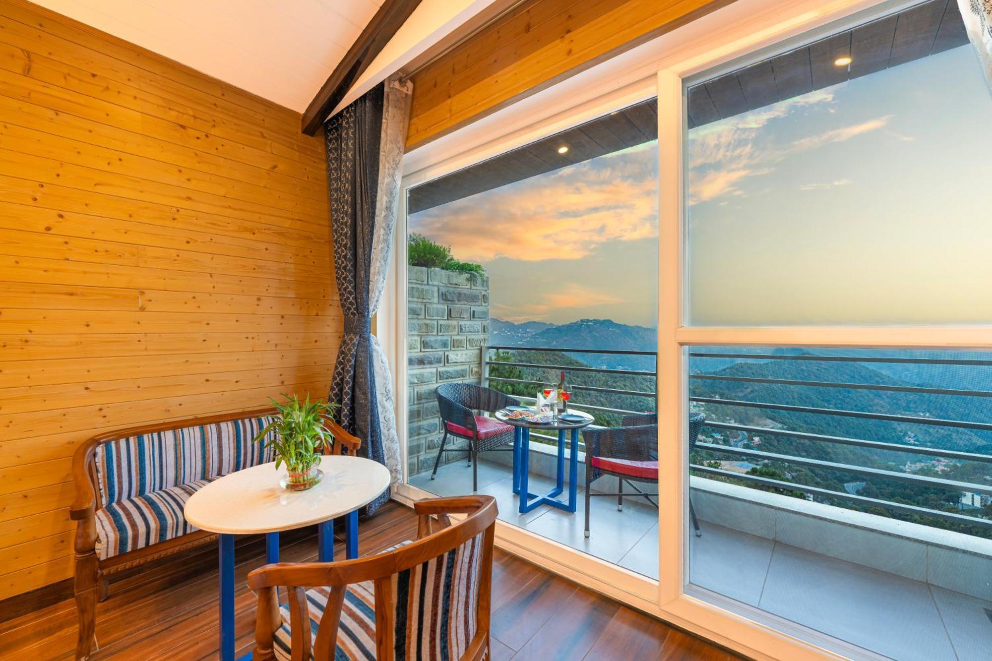 Hotel Wood Stock Luxury - A Boutique Property - Penthouse - Open Air Restaurant & Terrace Kasauli Exterior photo